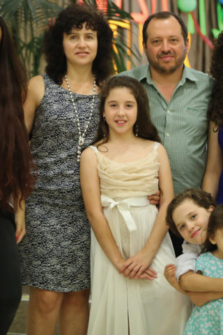 1118 - Leon and Nina Mazin with daughter Elichen and son Yair