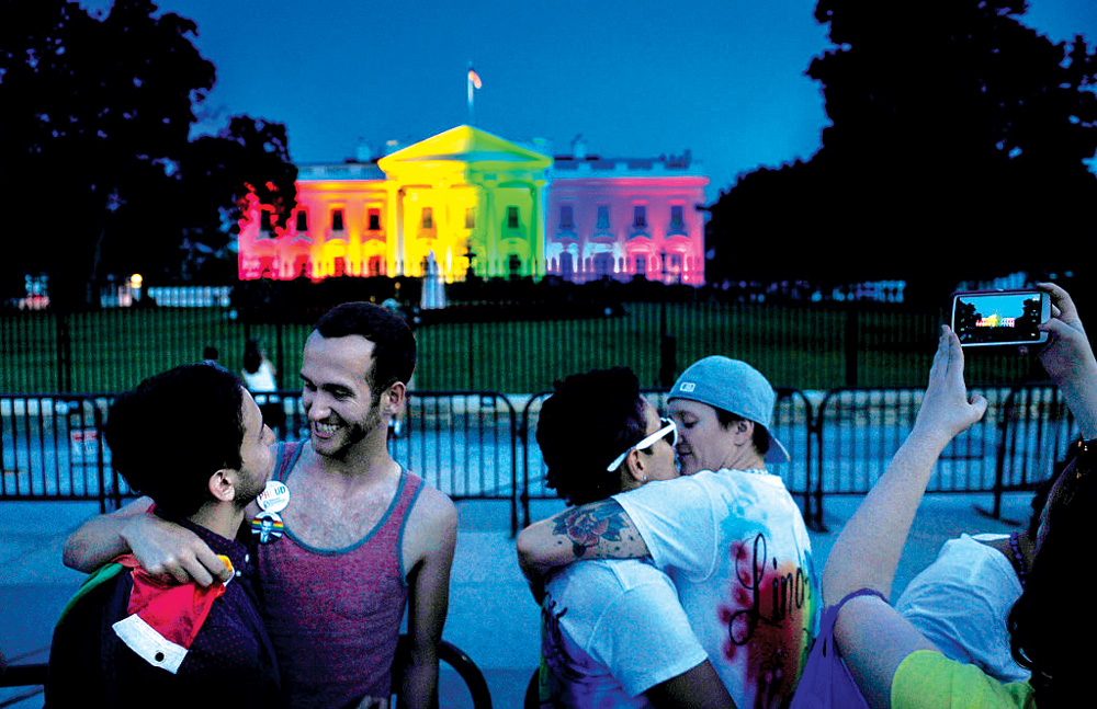 0416-white-house-in-rainbow-colors
